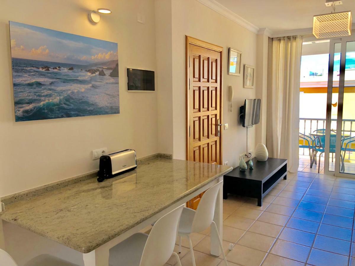 Apartamentos El Faro Puerto De Naos Екстер'єр фото