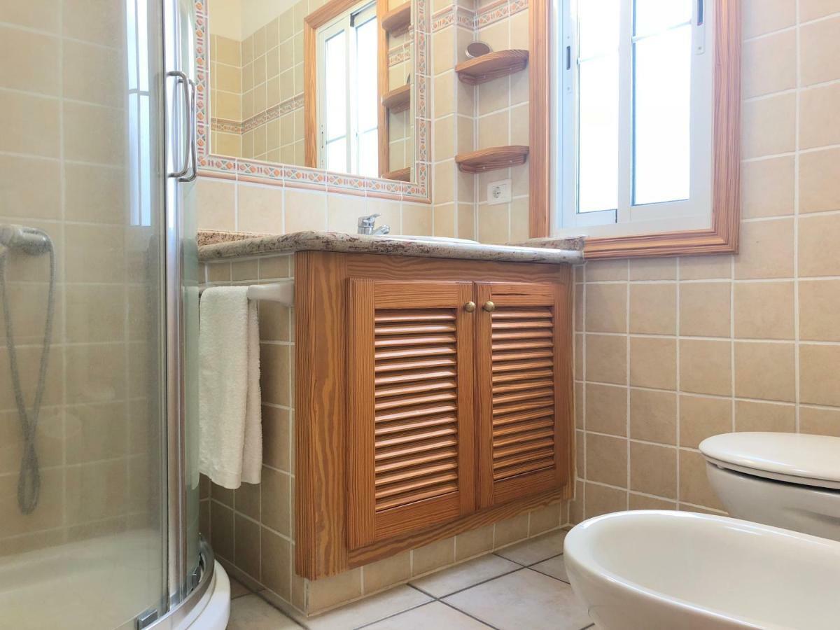Apartamentos El Faro Puerto De Naos Екстер'єр фото